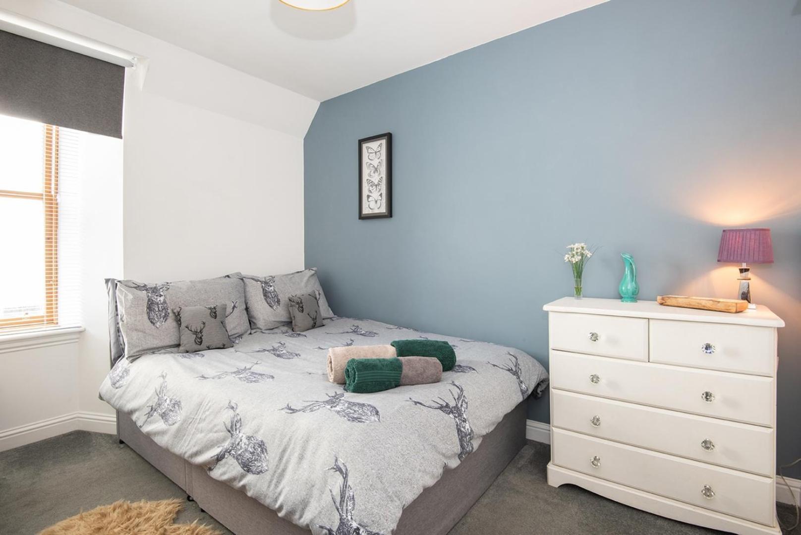 Charming 2 Bedroom Flat In The Heart Of Kirriemuir Bagian luar foto