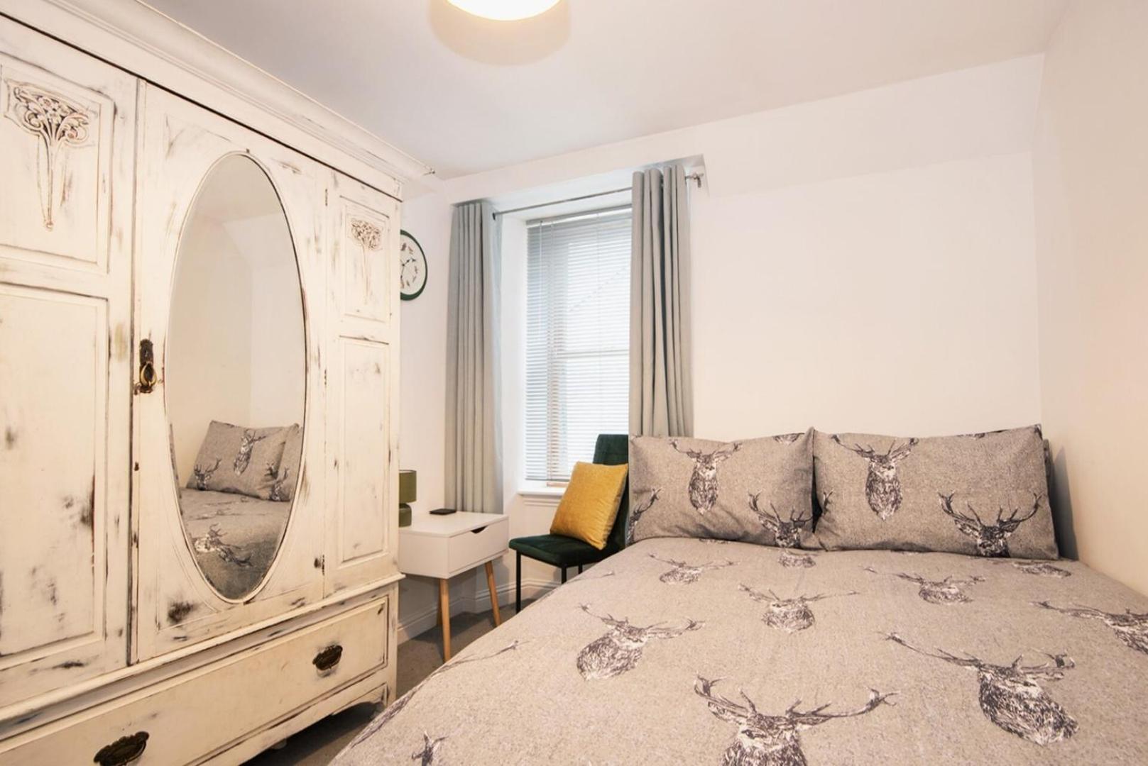 Charming 2 Bedroom Flat In The Heart Of Kirriemuir Bagian luar foto