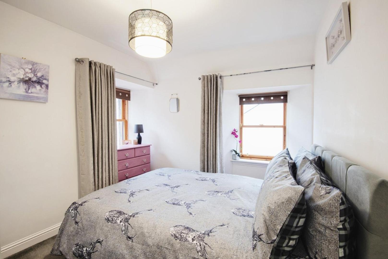 Charming 2 Bedroom Flat In The Heart Of Kirriemuir Bagian luar foto