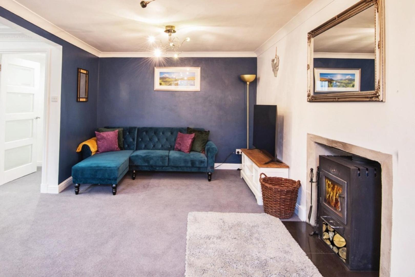 Charming 2 Bedroom Flat In The Heart Of Kirriemuir Bagian luar foto