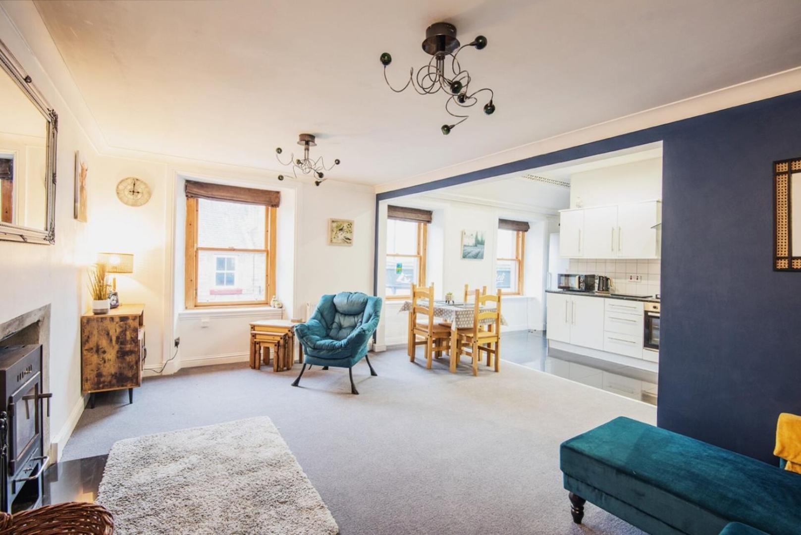 Charming 2 Bedroom Flat In The Heart Of Kirriemuir Bagian luar foto
